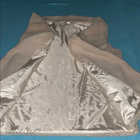 TCEC Sherpa faux vest open wrap front waterfall style cream 2 pockets NEW size L - Picture 3 of 8
